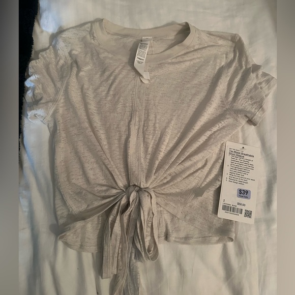 Lululemon women’s T-Shirt - Picture 2 of 6